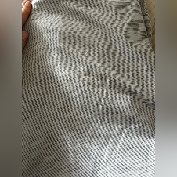 Lululemon on the fly grey striped pant size 6 - Picture 6 of 6